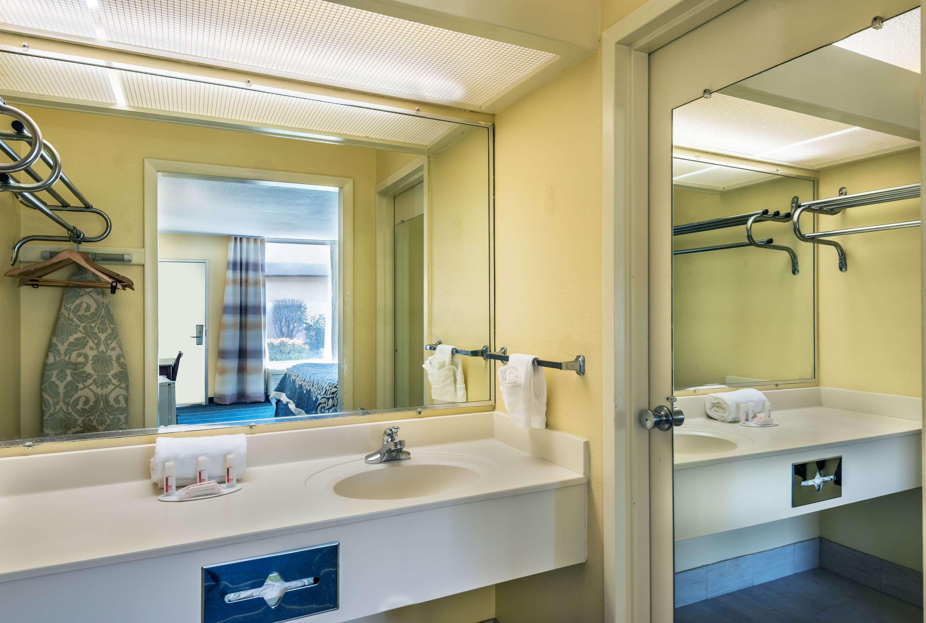 Days Inn By Wyndham South Hill Luaran gambar